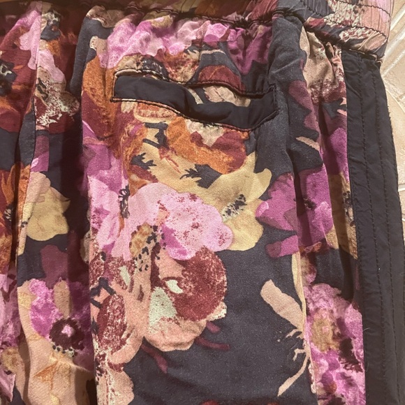Anthropologie Lilka Huntington Beach Purple/Black Floral Pants - Picture 5 of 10